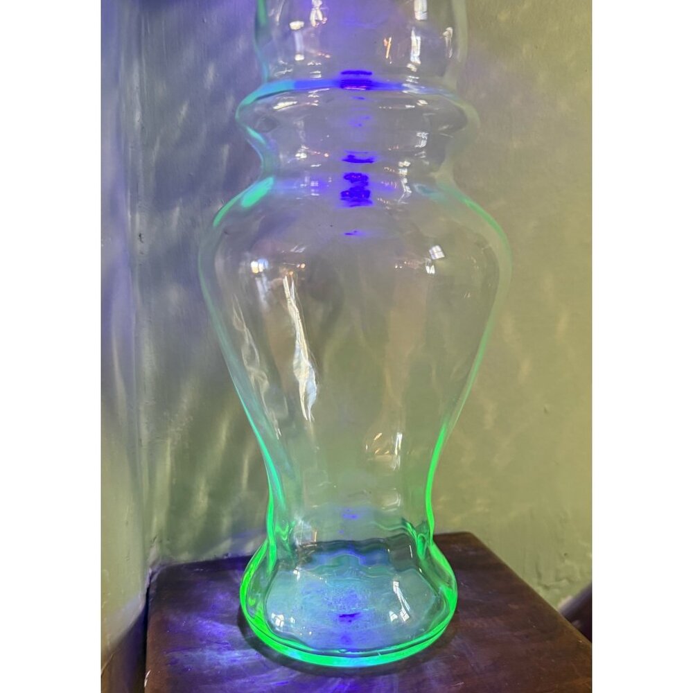 Vintage 30's Optic Ribbed Green Glass Uranium Vase 9" - Picture 15 of 16